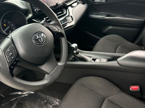 Used 2019 Toyota C-HR LE FWD image 14