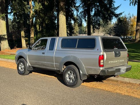Used 2002 Nissan Frontier XE image 3