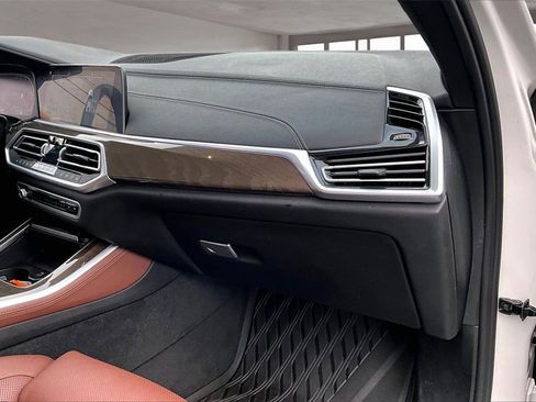 Used 2023 BMW X5 xDrive40i w/ Premium Package image 17