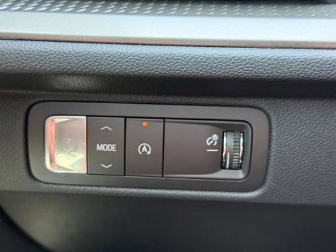New 2026 Chevrolet Traverse LT w/ Sun and Wheel Package FWD image 31