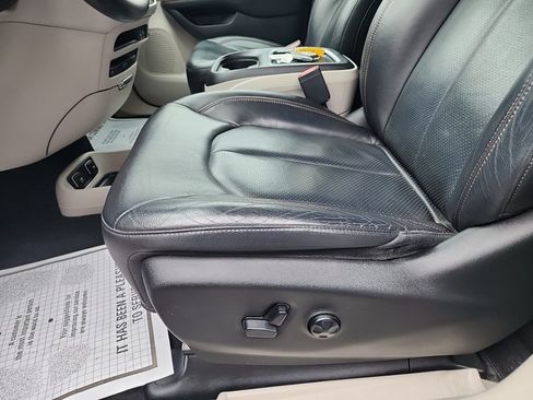 Used 2017 Chrysler Pacifica Touring-L Plus w/ Advanced Safetytec Group FWD image 31
