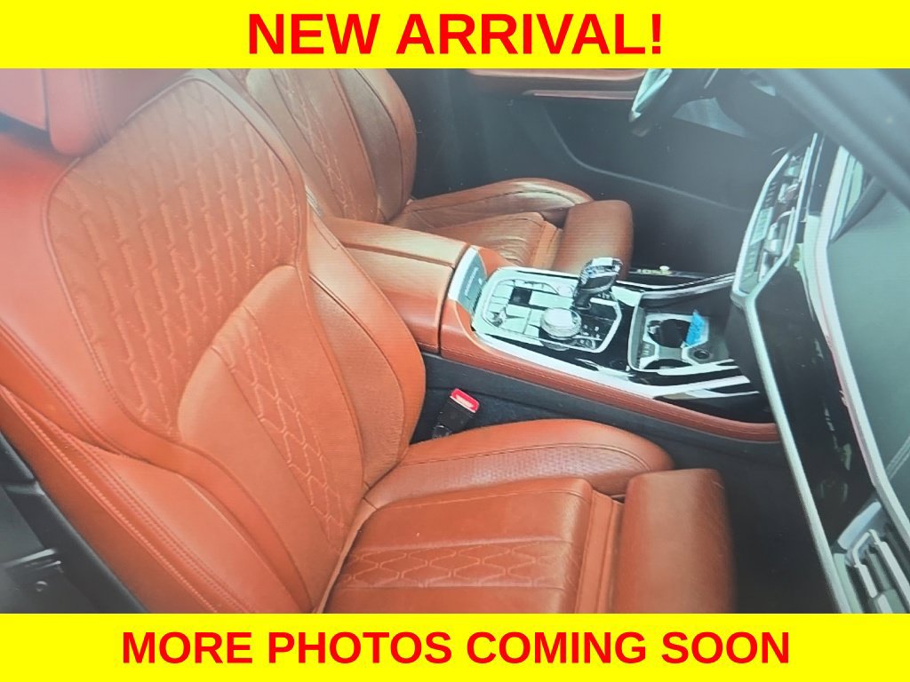 Used 2021 BMW X7 M50i w/ Dynamic Handling Package AWD/4WD image 16