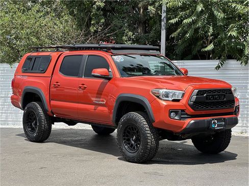 Used 2016 Toyota Tacoma TRD Off-Road AWD/4WD image 8