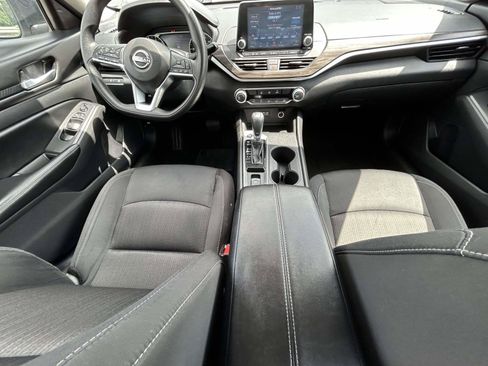 Used 2025 Nissan Altima 2.5 SV AWD/4WD image 12