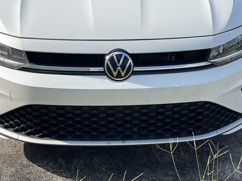 Used 2025 Volkswagen Jetta SE FWD image 9