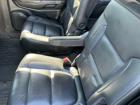 Used 2019 GMC Acadia SLT w/ LPO, Floor Liner Package image 13