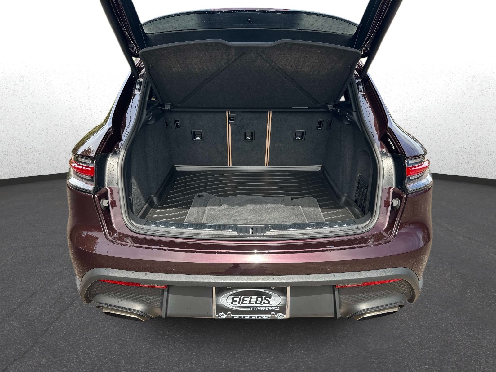 Used 2023 Porsche Macan Turbo AWD/4WD image 11