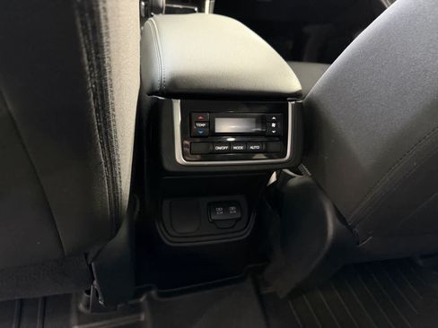 Used 2021 Subaru Ascent Premium w/ Convenience Package AWD/4WD image 14