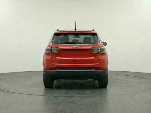 Used 2025 Jeep Compass Trailhawk image 6