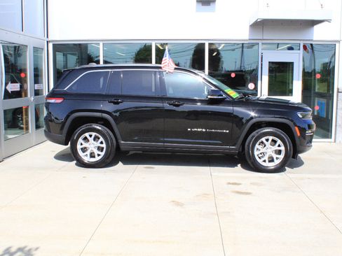 Certified 2023 Jeep Grand Cherokee Limited AWD/4WD image 4