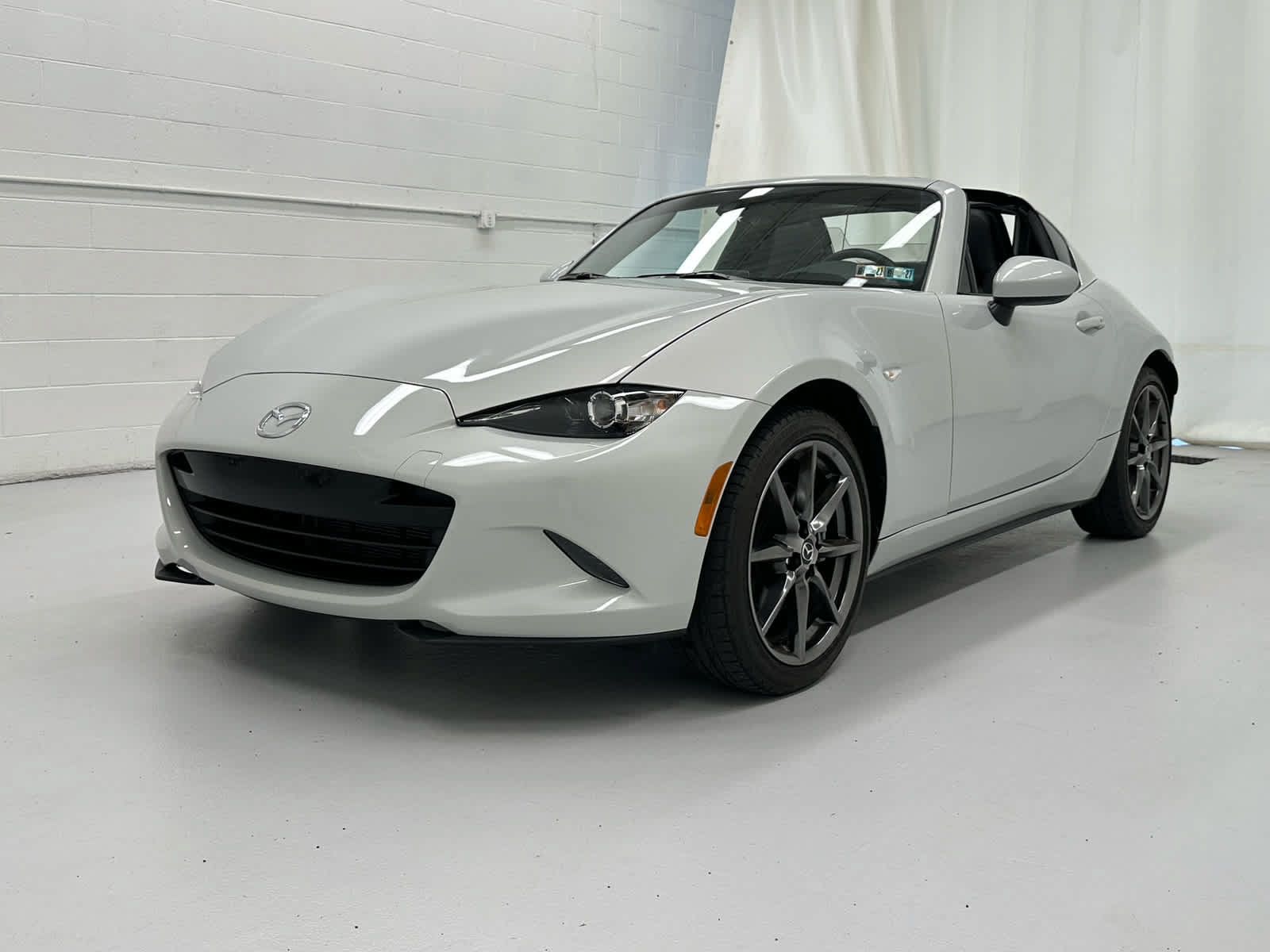 Used 2017 MAZDA MX-5 Miata RF Grand Touring RWD image 4