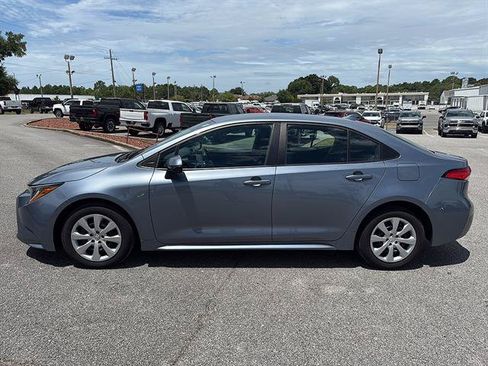 Used 2024 Toyota Corolla LE FWD image 3