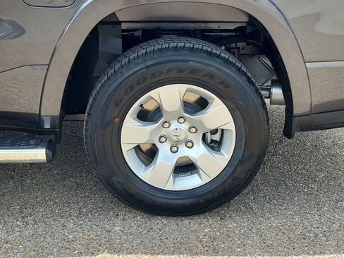 New 2026 RAM 1500 4x4 Crew Cab image 18