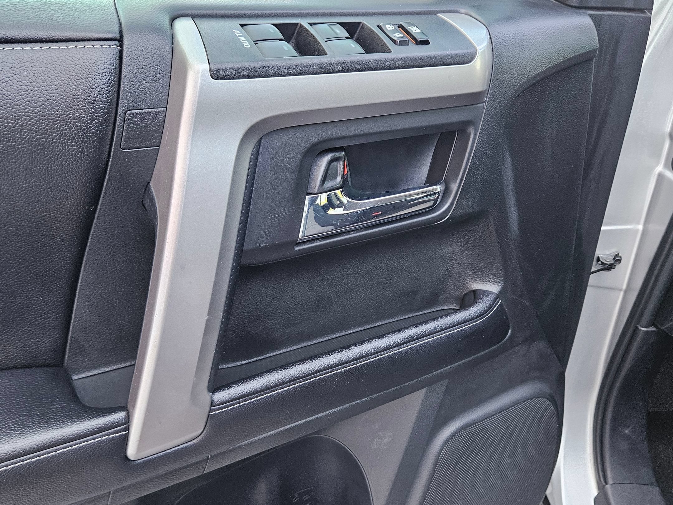 Used 2018 Toyota 4Runner SR5 RWD image 17