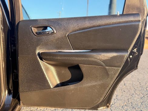 Used 2018 Dodge Journey SE w/ Blacktop Package image 8