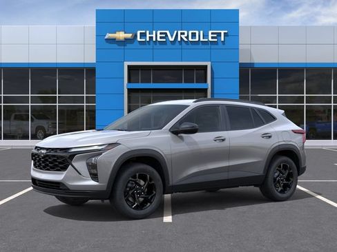 New 2026 Chevrolet Trax LT w/ Midnight Edition FWD image 2