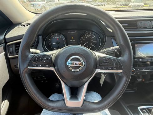 Used 2017 Nissan Rogue S AWD/4WD image 19