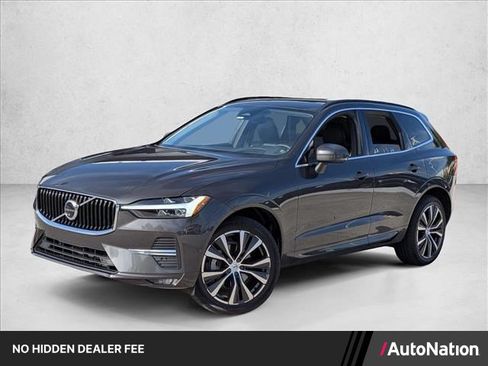 Used 2022 Volvo XC60 B5 Momentum w/ Advanced Package FWD image 1