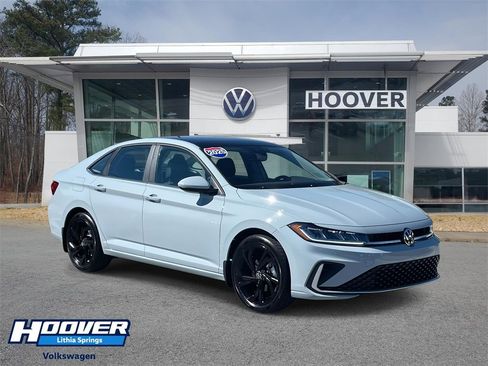 Used 2025 Volkswagen Jetta SE image 1