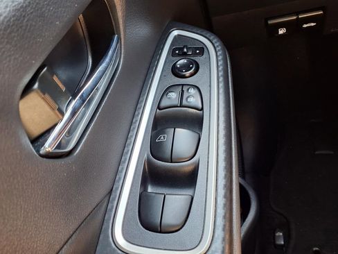 Used 2022 Nissan Versa SR w/ Convenience Package FWD image 24