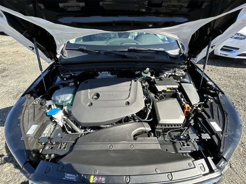 New 2025 Volvo XC40 B5 Core w/ Protection Package Premier image 10