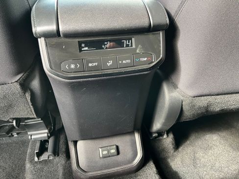 Used 2025 Toyota Highlander LE FWD image 24