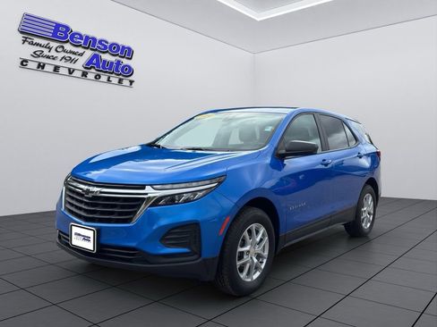 Certified 2024 Chevrolet Equinox LS w/ LS Convenience Package AWD/4WD image 1