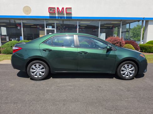 Used 2015 Toyota Corolla LE FWD image 2