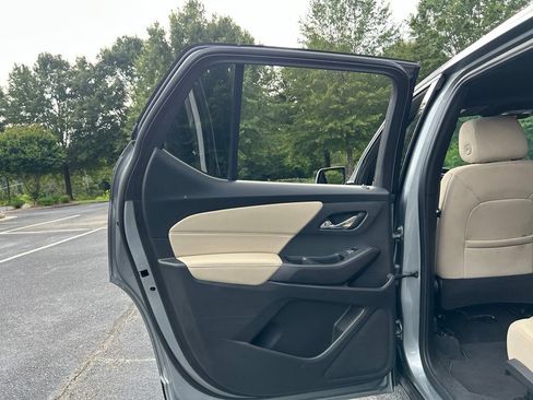 Used 2023 Chevrolet Traverse LS FWD image 55