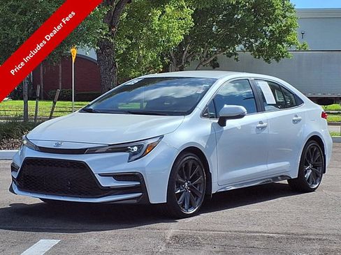 Used 2025 Toyota Corolla SE FWD image 3