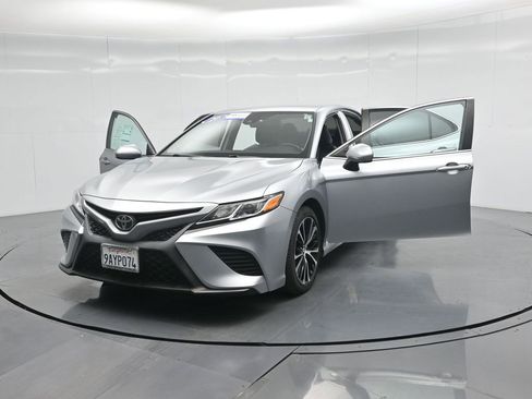Used 2020 Toyota Camry SE image 27