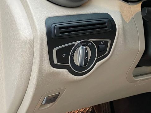 Used 2021 Mercedes-Benz GLC 300 4MATIC image 13