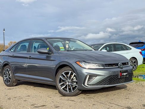 New 2026 Volkswagen Jetta SE image 3