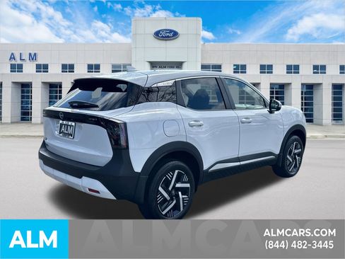 Used 2025 Nissan Kicks SV image 5