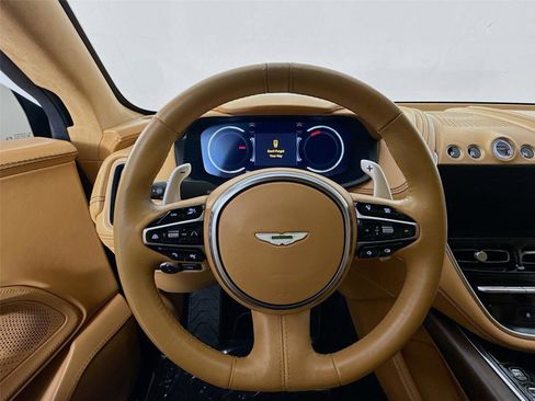 Used 2021 Aston Martin DBX image 11