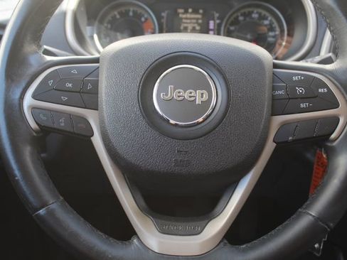Used 2016 Jeep Cherokee Latitude image 18