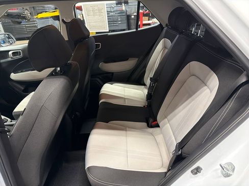 Used 2024 Hyundai Venue SEL image 10