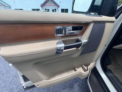 Used 2010 Land Rover LR4 HSE LUX AWD/4WD image 32