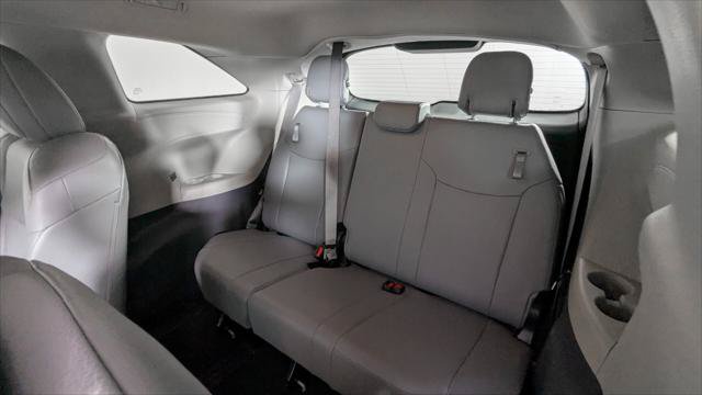Used 2023 Toyota Sienna XLE AWD/4WD image 18