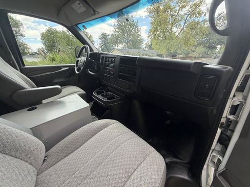 Used 2013 Chevrolet Express 1500 AWD image 14