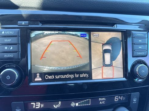 Used 2018 Nissan Rogue SV w/ Premium Package image 17