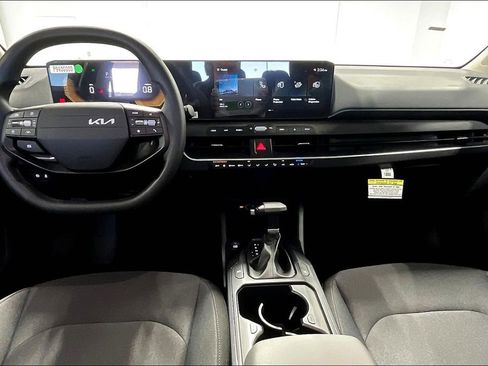 New 2025 Kia K4 LXS image 9