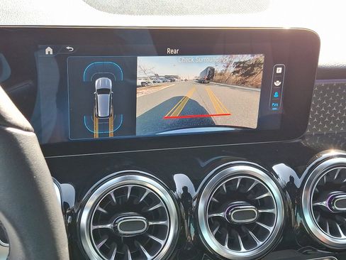 Certified 2024 Mercedes-Benz GLB 250 4MATIC image 18