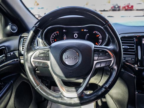 Used 2020 Jeep Grand Cherokee Overland AWD/4WD image 14