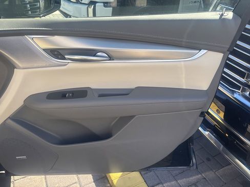 Used 2025 Cadillac XT5 Premium Luxury image 32