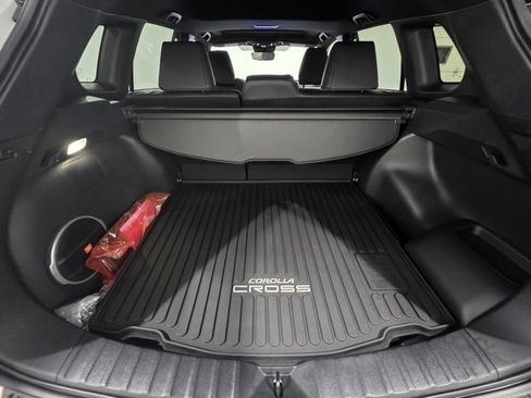 Used 2025 Toyota Corolla Cross AWD Hybrid w/ Convenience Package image 21