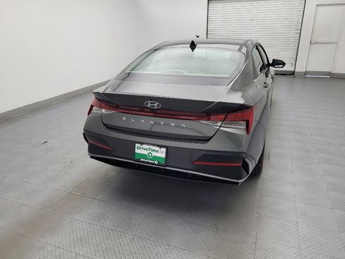Used 2024 Hyundai Elantra SEL w/ Convenience Package FWD image 7