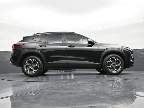 Used 2024 Chevrolet Trax LT FWD image 25