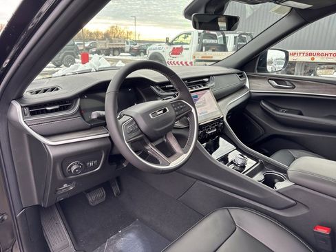 New 2025 Jeep Grand Cherokee L Limited w/ Trailer Tow Package image 22