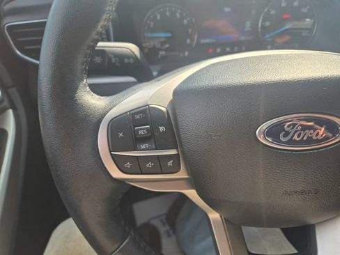 Used 2023 Ford Explorer XLT w/ Equipment Group 202A AWD/4WD image 14